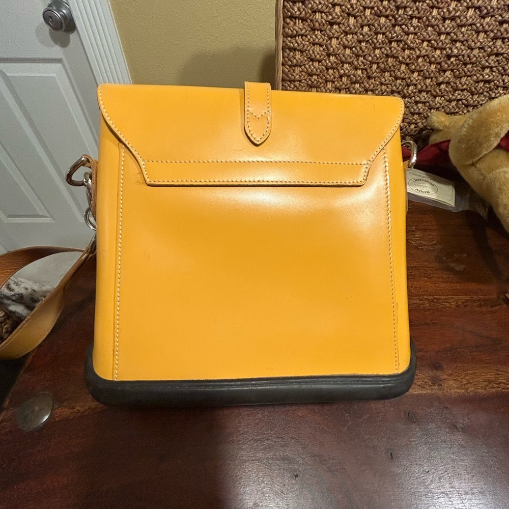 Vintage Dooney & Bourke Parasole Flap Mustard Leather  Bag - Picture 7 of 16